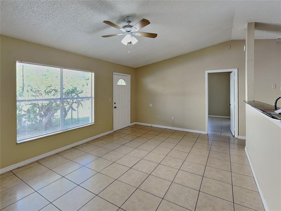For Rent: $1,613 (3 beds, 2 baths, 1055 Square Feet)