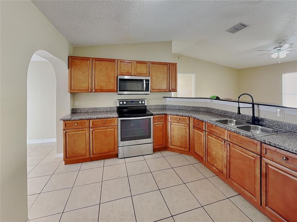 For Rent: $1,613 (3 beds, 2 baths, 1055 Square Feet)