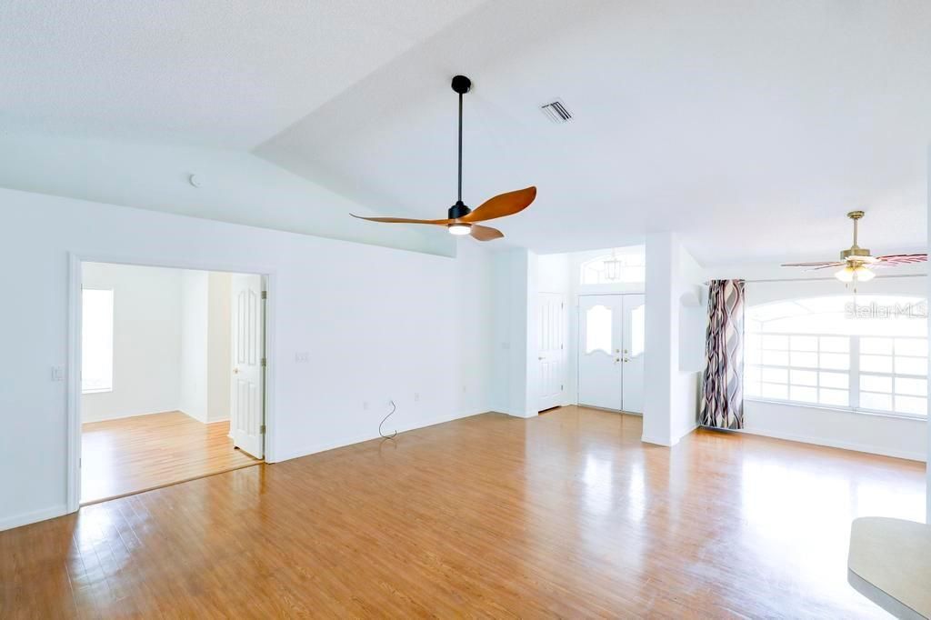 En Venta: $559,000 (3 camas, 2 baños, 1876 Pies cuadrados)