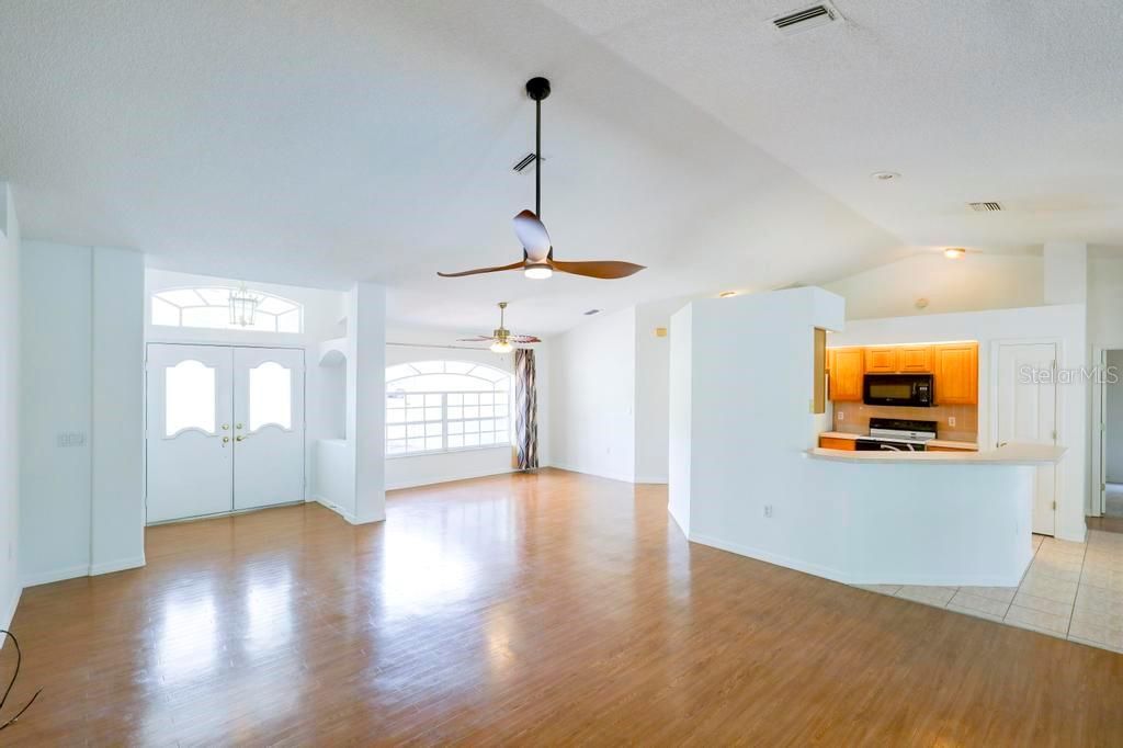 En Venta: $559,000 (3 camas, 2 baños, 1876 Pies cuadrados)