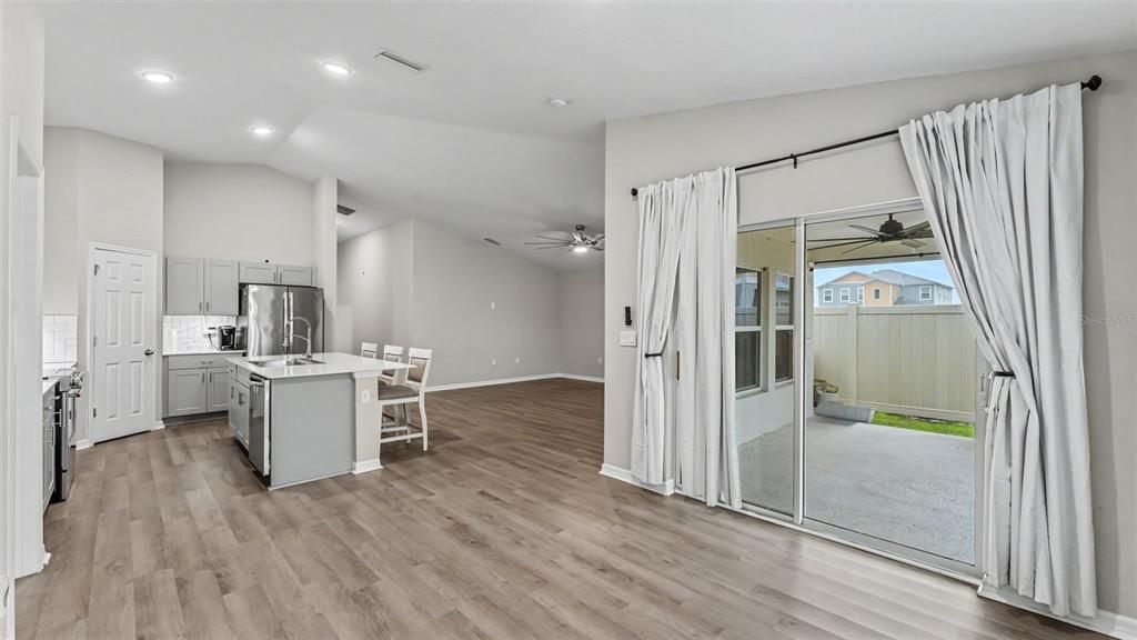 En Venta: $335,000 (4 camas, 2 baños, 1848 Pies cuadrados)