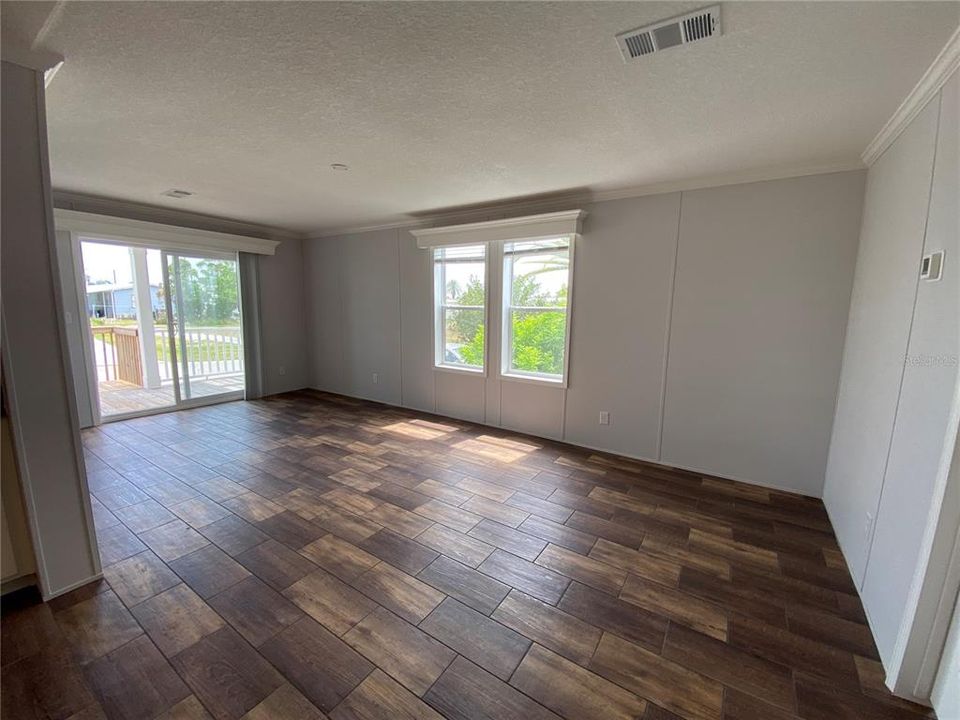 На продажу: $164,999 (2 спален, 2 ванн, 888 Квадратных фут)