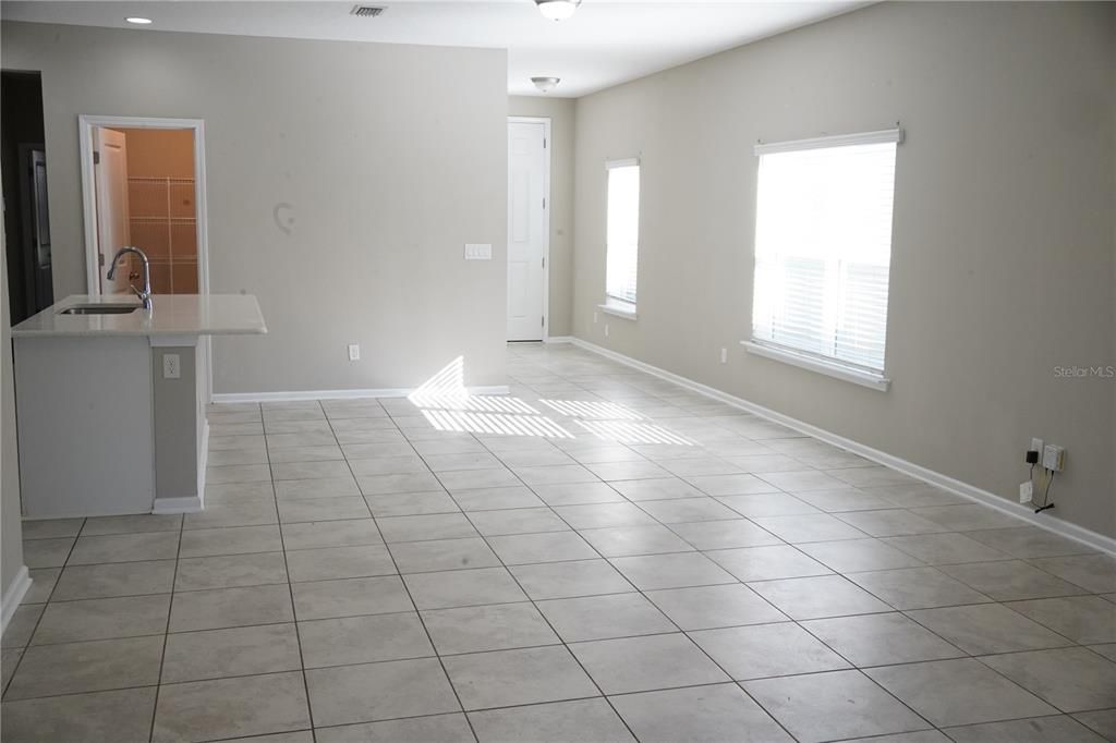 For Sale: $359,000 (4 beds, 2 baths, 1880 Square Feet)