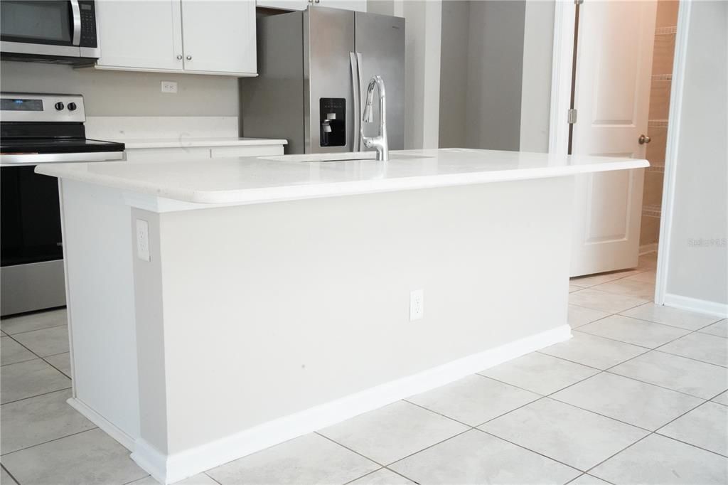 For Sale: $359,000 (4 beds, 2 baths, 1880 Square Feet)