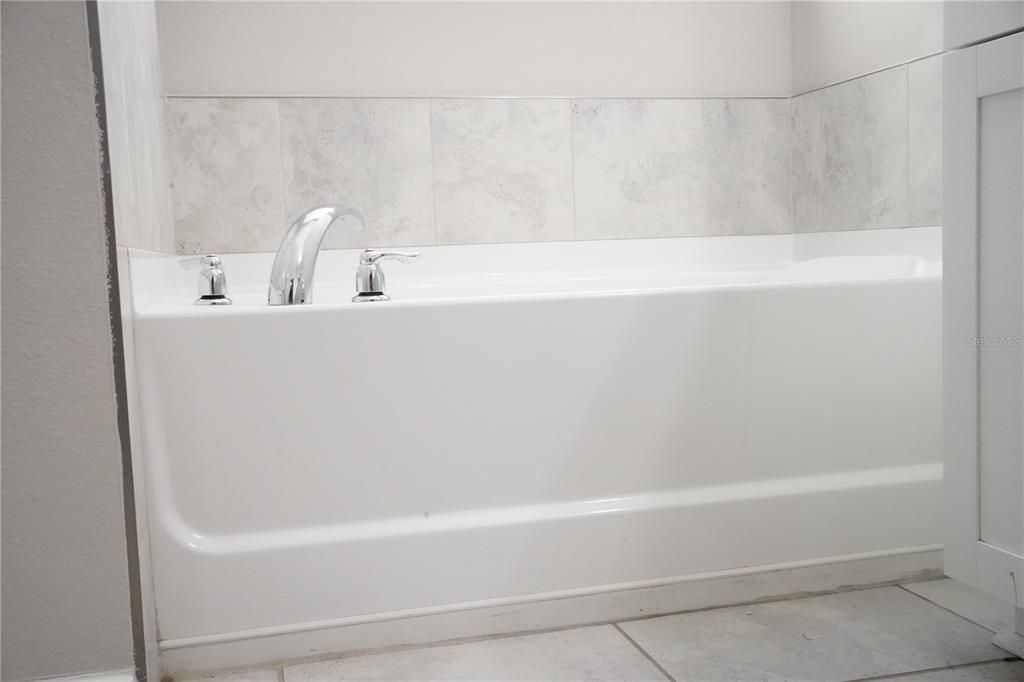 For Sale: $359,000 (4 beds, 2 baths, 1880 Square Feet)