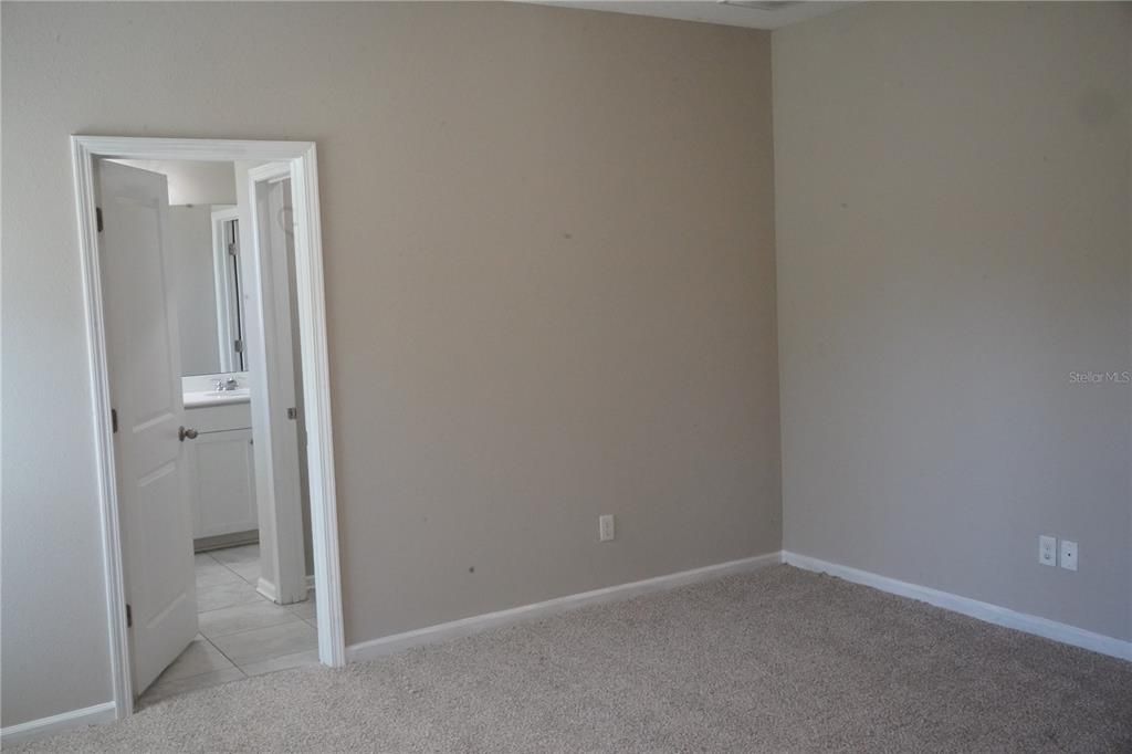 For Sale: $359,000 (4 beds, 2 baths, 1880 Square Feet)