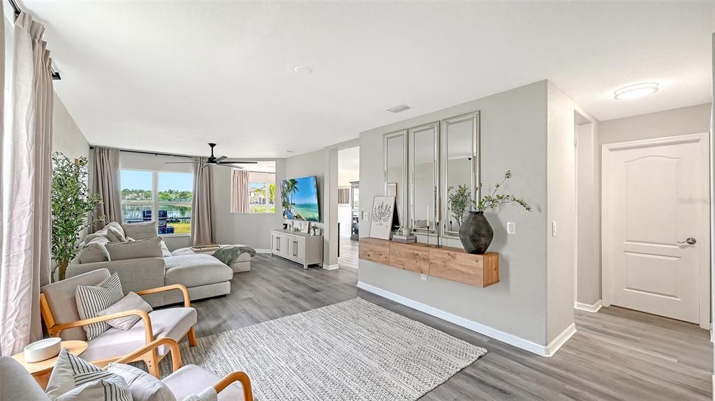 Activo con contrato: $409,990 (4 camas, 2 baños, 2139 Pies cuadrados)