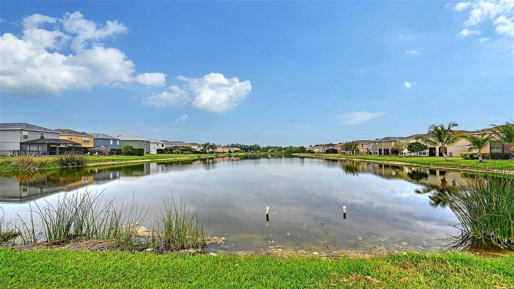 Activo con contrato: $409,990 (4 camas, 2 baños, 2139 Pies cuadrados)