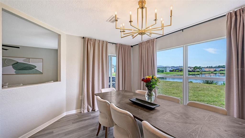 Activo con contrato: $409,990 (4 camas, 2 baños, 2139 Pies cuadrados)