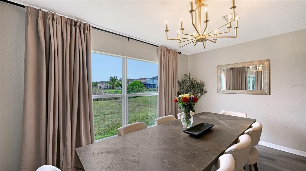 Activo con contrato: $409,990 (4 camas, 2 baños, 2139 Pies cuadrados)