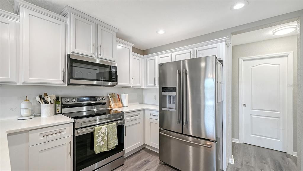 Activo con contrato: $409,990 (4 camas, 2 baños, 2139 Pies cuadrados)