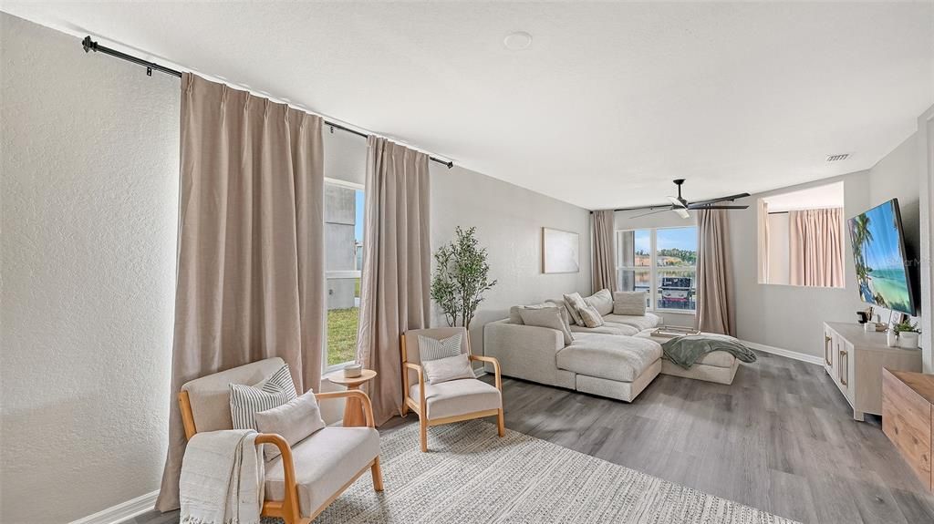 Activo con contrato: $409,990 (4 camas, 2 baños, 2139 Pies cuadrados)