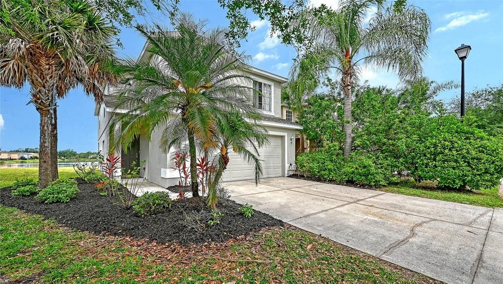 Activo con contrato: $409,990 (4 camas, 2 baños, 2139 Pies cuadrados)