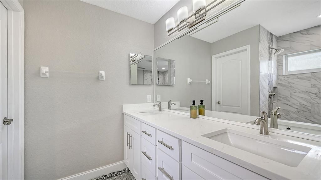 Activo con contrato: $409,990 (4 camas, 2 baños, 2139 Pies cuadrados)