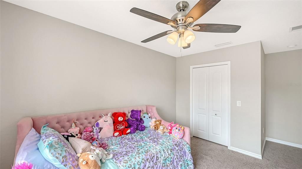 Activo con contrato: $409,990 (4 camas, 2 baños, 2139 Pies cuadrados)