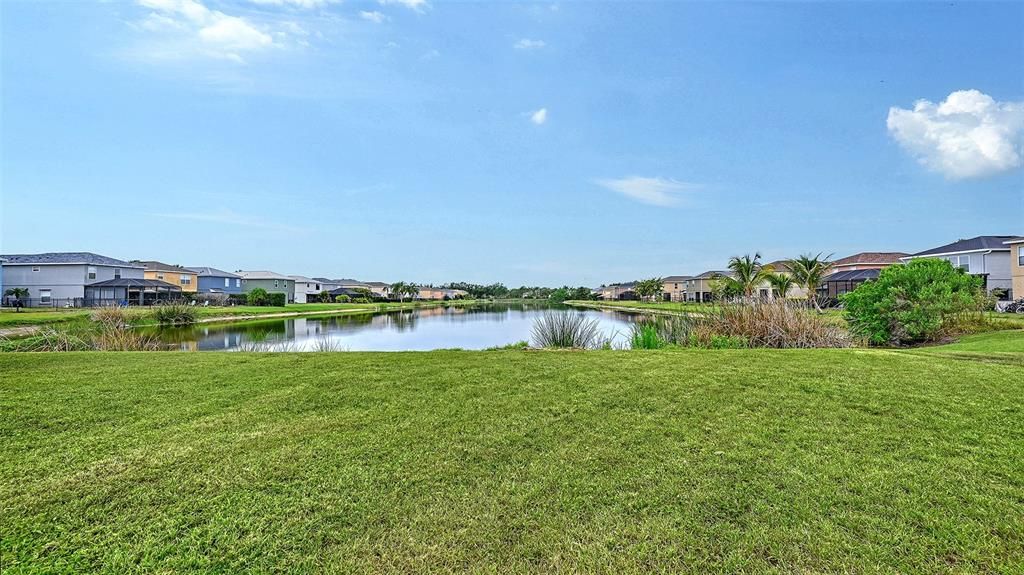 Activo con contrato: $409,990 (4 camas, 2 baños, 2139 Pies cuadrados)