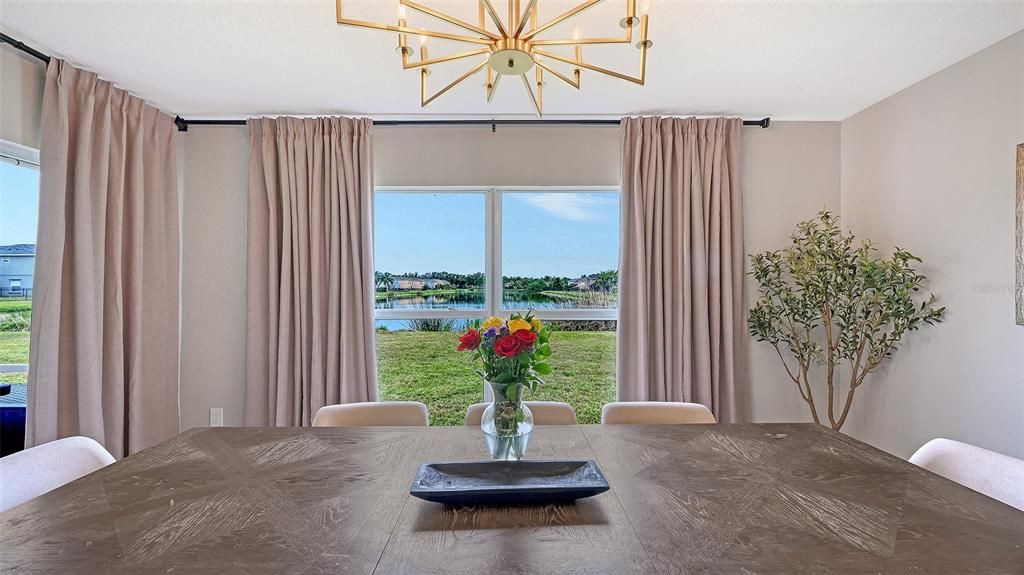 Activo con contrato: $409,990 (4 camas, 2 baños, 2139 Pies cuadrados)