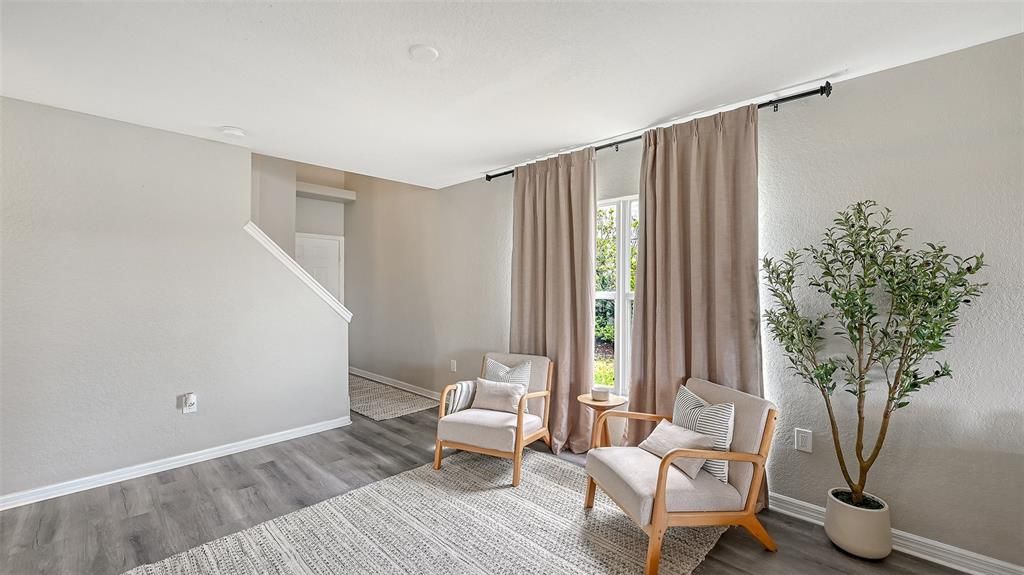 Activo con contrato: $409,990 (4 camas, 2 baños, 2139 Pies cuadrados)
