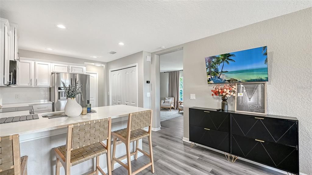 Activo con contrato: $409,990 (4 camas, 2 baños, 2139 Pies cuadrados)