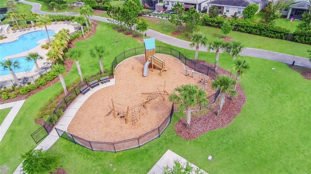 Active With Contract: $559,900 (5 beds, 3 baths, 2638 Square Feet)