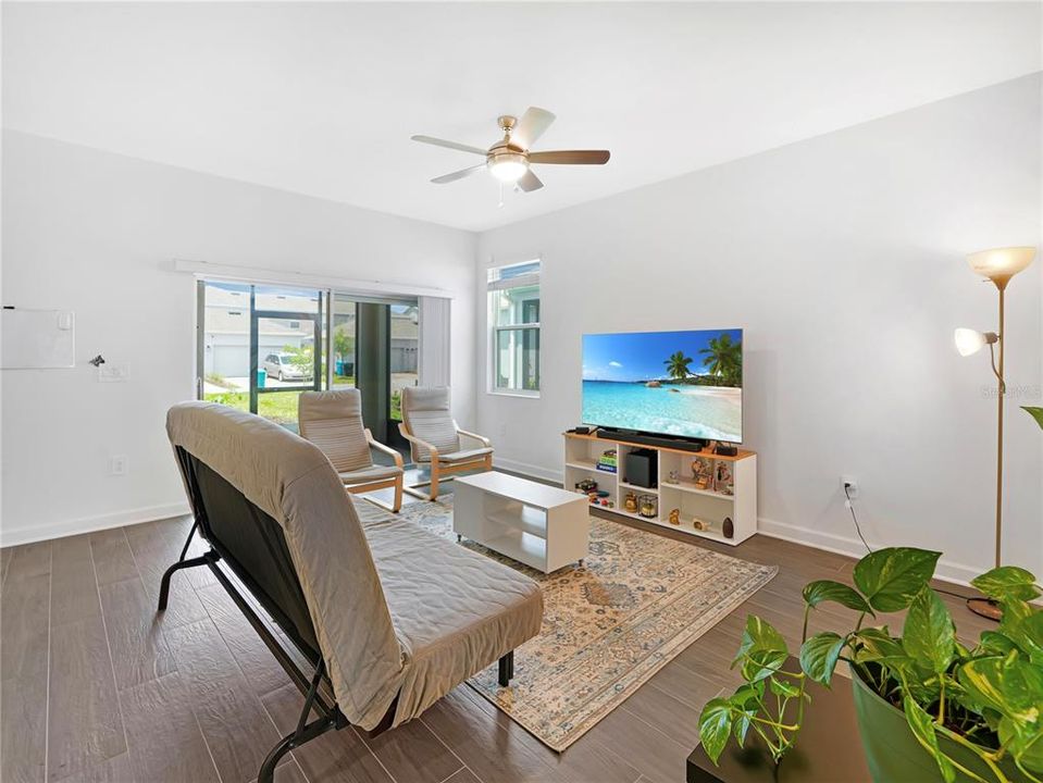 Active With Contract: $559,900 (5 beds, 3 baths, 2638 Square Feet)