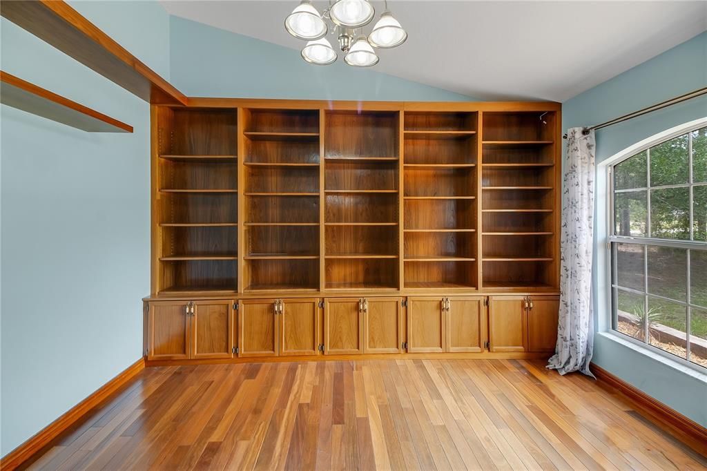 Activo con contrato: $525,000 (3 camas, 2 baños, 2219 Pies cuadrados)