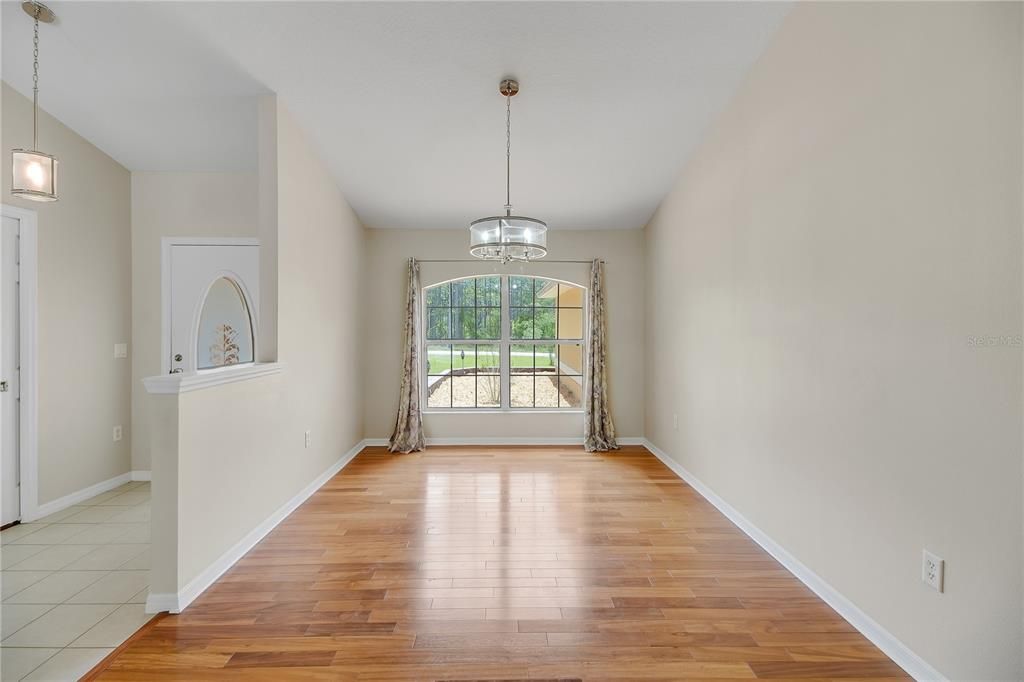 Activo con contrato: $525,000 (3 camas, 2 baños, 2219 Pies cuadrados)