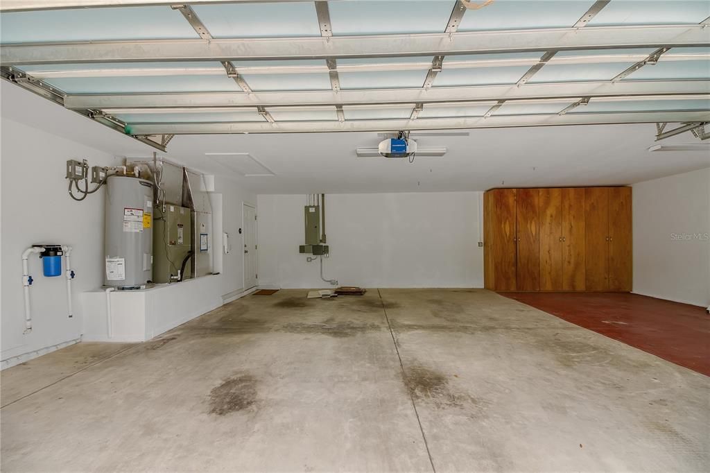 Activo con contrato: $525,000 (3 camas, 2 baños, 2219 Pies cuadrados)