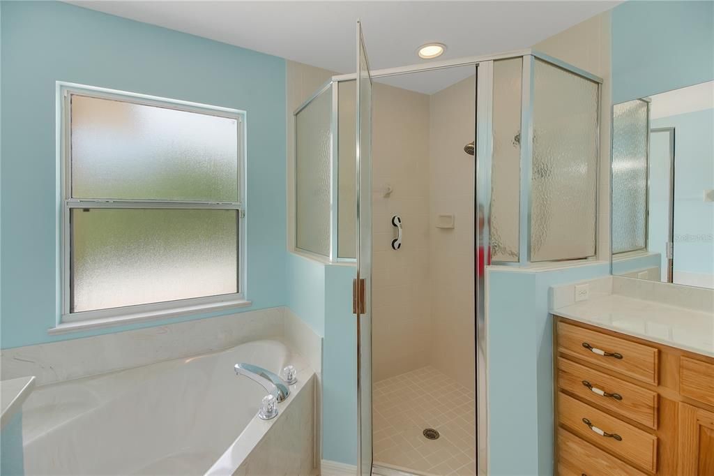 Activo con contrato: $525,000 (3 camas, 2 baños, 2219 Pies cuadrados)
