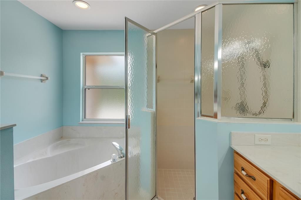 Activo con contrato: $525,000 (3 camas, 2 baños, 2219 Pies cuadrados)