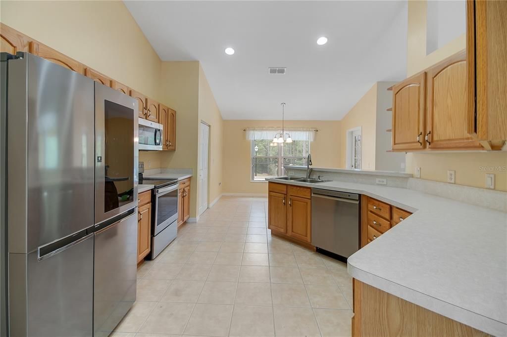Activo con contrato: $525,000 (3 camas, 2 baños, 2219 Pies cuadrados)