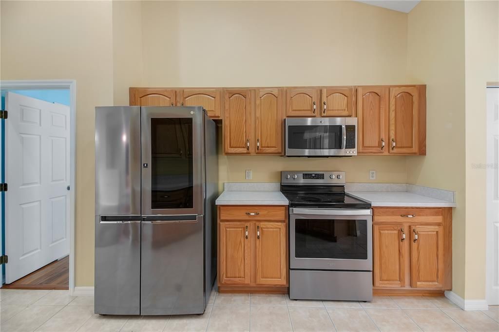Activo con contrato: $525,000 (3 camas, 2 baños, 2219 Pies cuadrados)