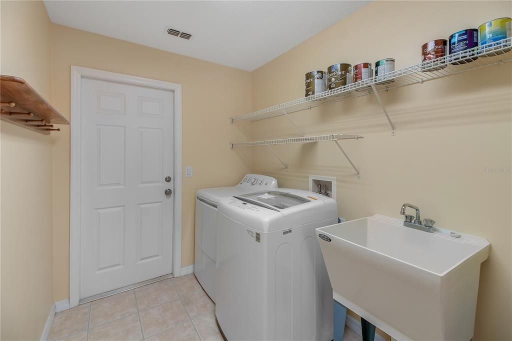 Activo con contrato: $525,000 (3 camas, 2 baños, 2219 Pies cuadrados)