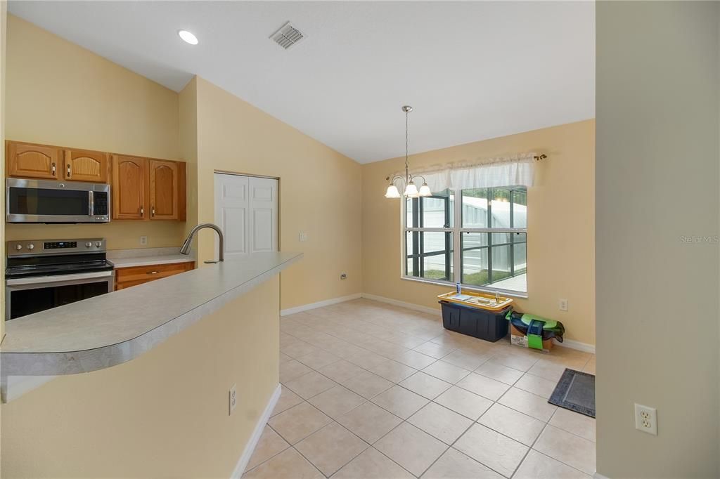 Activo con contrato: $525,000 (3 camas, 2 baños, 2219 Pies cuadrados)