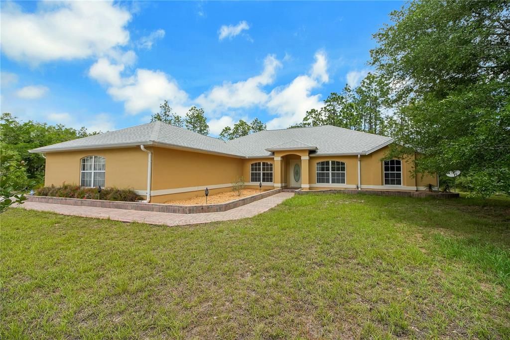 Activo con contrato: $525,000 (3 camas, 2 baños, 2219 Pies cuadrados)