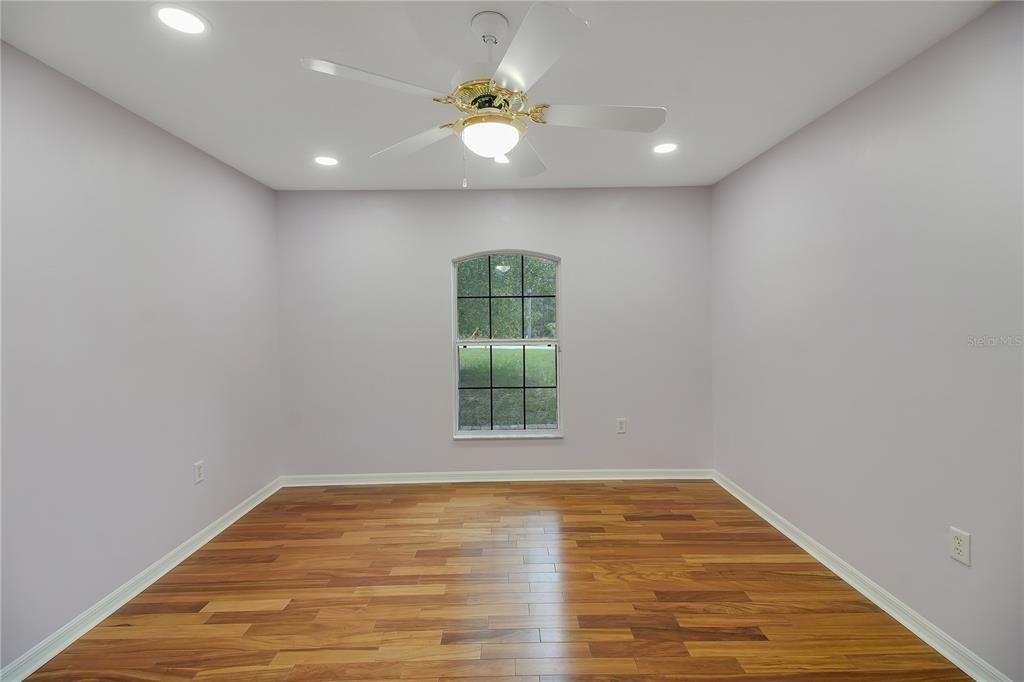Activo con contrato: $525,000 (3 camas, 2 baños, 2219 Pies cuadrados)