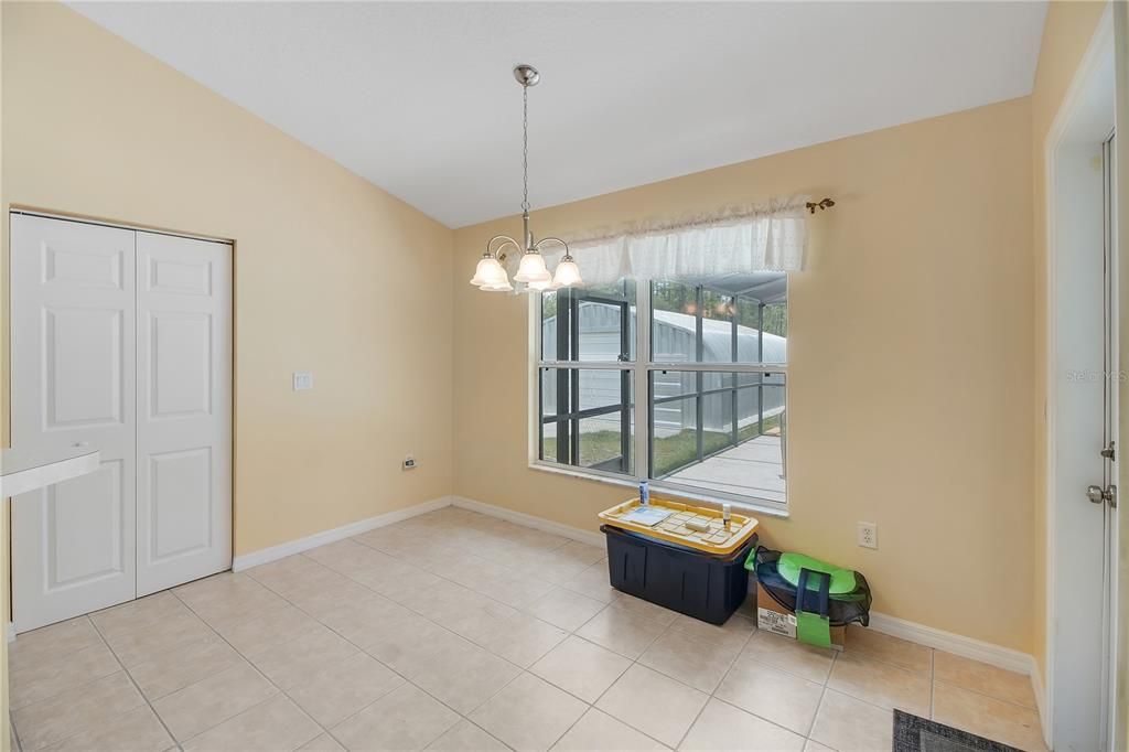 Activo con contrato: $525,000 (3 camas, 2 baños, 2219 Pies cuadrados)
