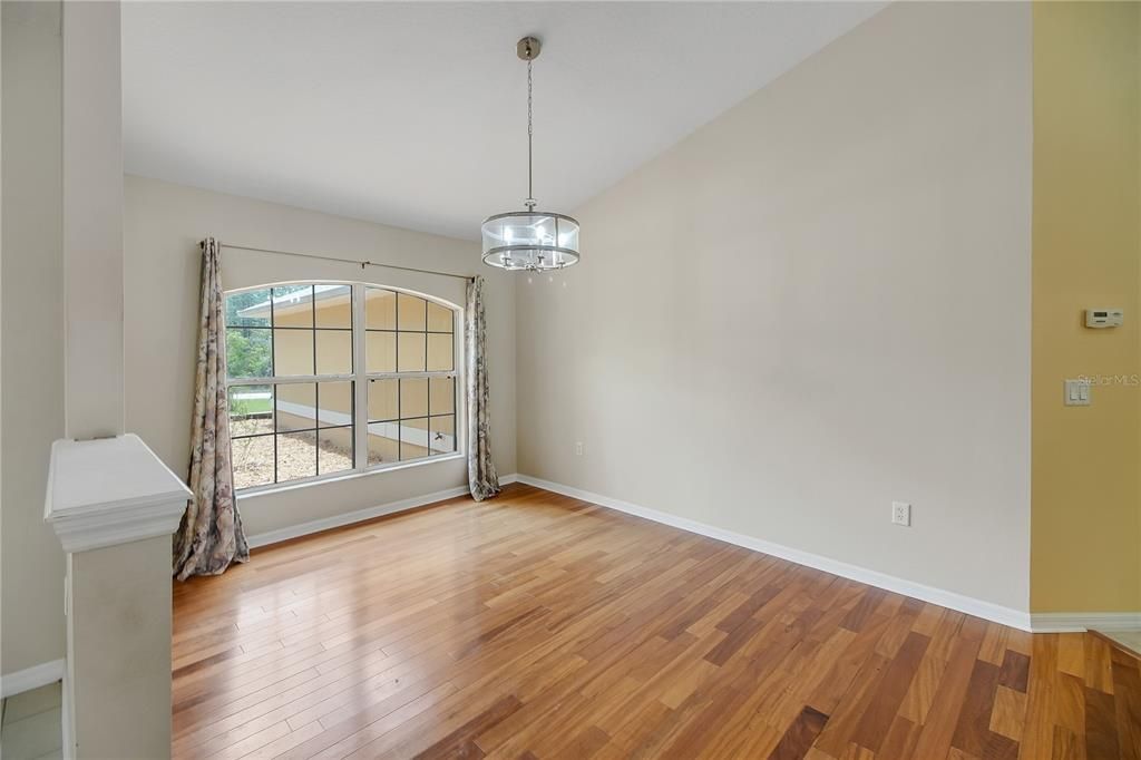 Activo con contrato: $525,000 (3 camas, 2 baños, 2219 Pies cuadrados)