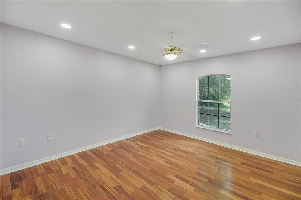 Activo con contrato: $525,000 (3 camas, 2 baños, 2219 Pies cuadrados)