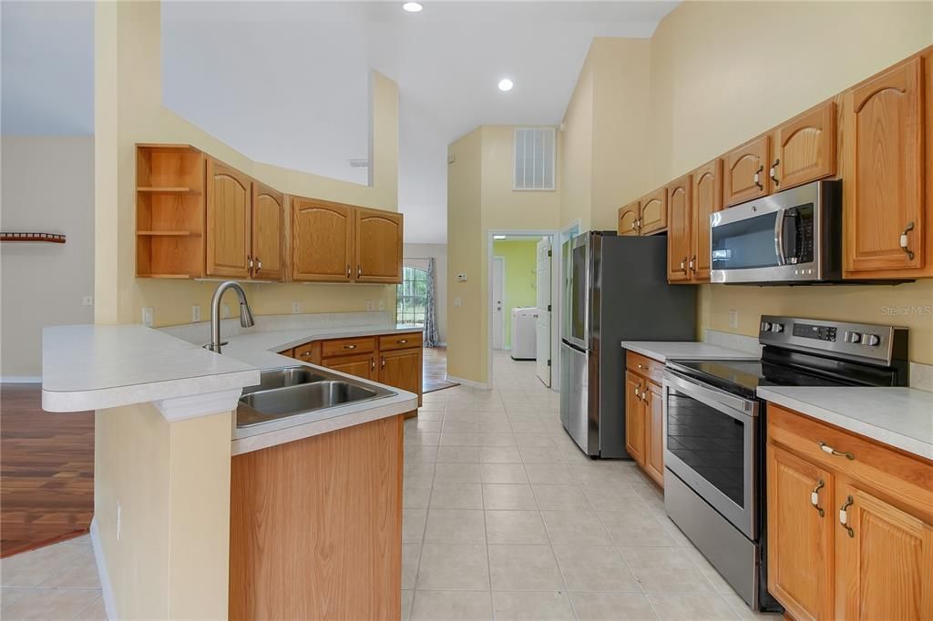 Activo con contrato: $525,000 (3 camas, 2 baños, 2219 Pies cuadrados)