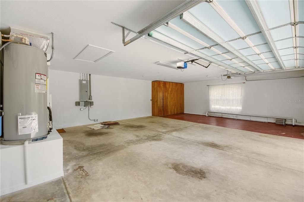 Activo con contrato: $525,000 (3 camas, 2 baños, 2219 Pies cuadrados)