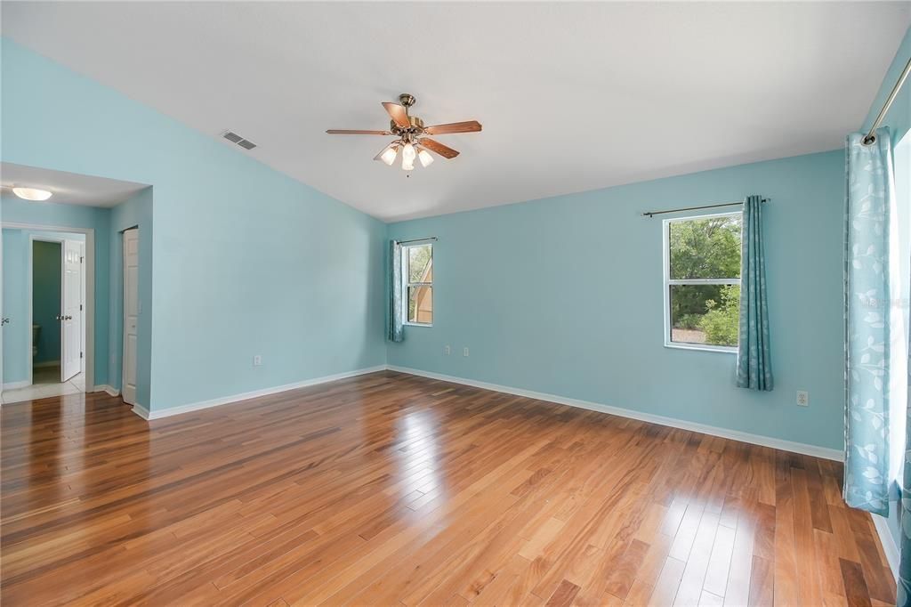 Activo con contrato: $525,000 (3 camas, 2 baños, 2219 Pies cuadrados)