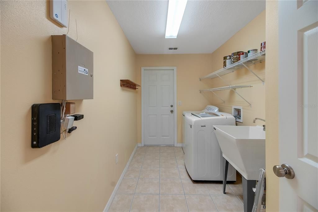 Activo con contrato: $525,000 (3 camas, 2 baños, 2219 Pies cuadrados)