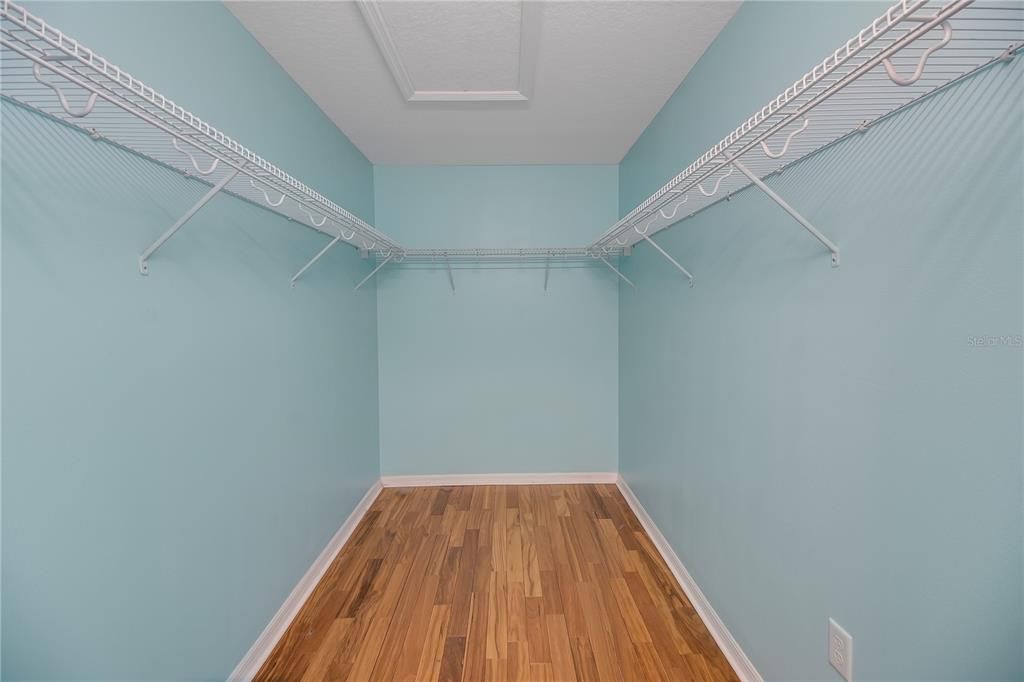 Activo con contrato: $525,000 (3 camas, 2 baños, 2219 Pies cuadrados)