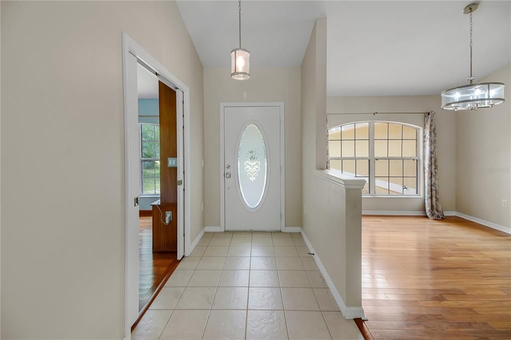 Activo con contrato: $525,000 (3 camas, 2 baños, 2219 Pies cuadrados)