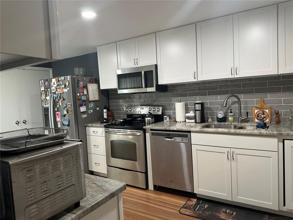 For Rent: $1,800 (3 beds, 2 baths, 1721 Square Feet)