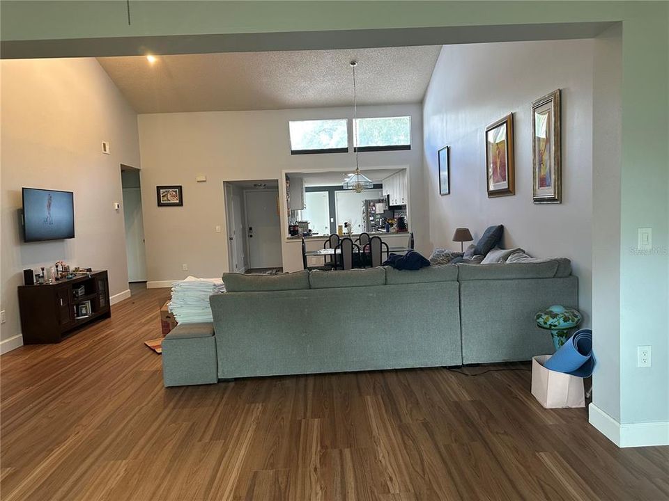 For Rent: $1,800 (3 beds, 2 baths, 1721 Square Feet)