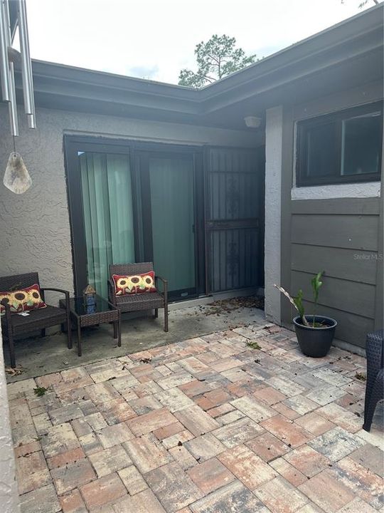 For Rent: $1,800 (3 beds, 2 baths, 1721 Square Feet)
