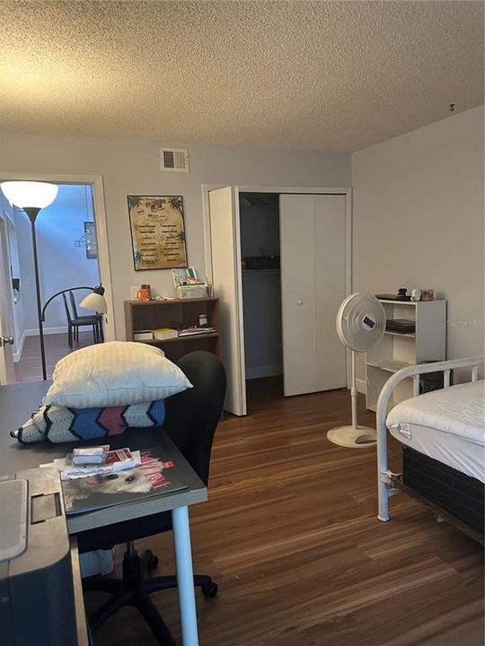 For Rent: $1,800 (3 beds, 2 baths, 1721 Square Feet)