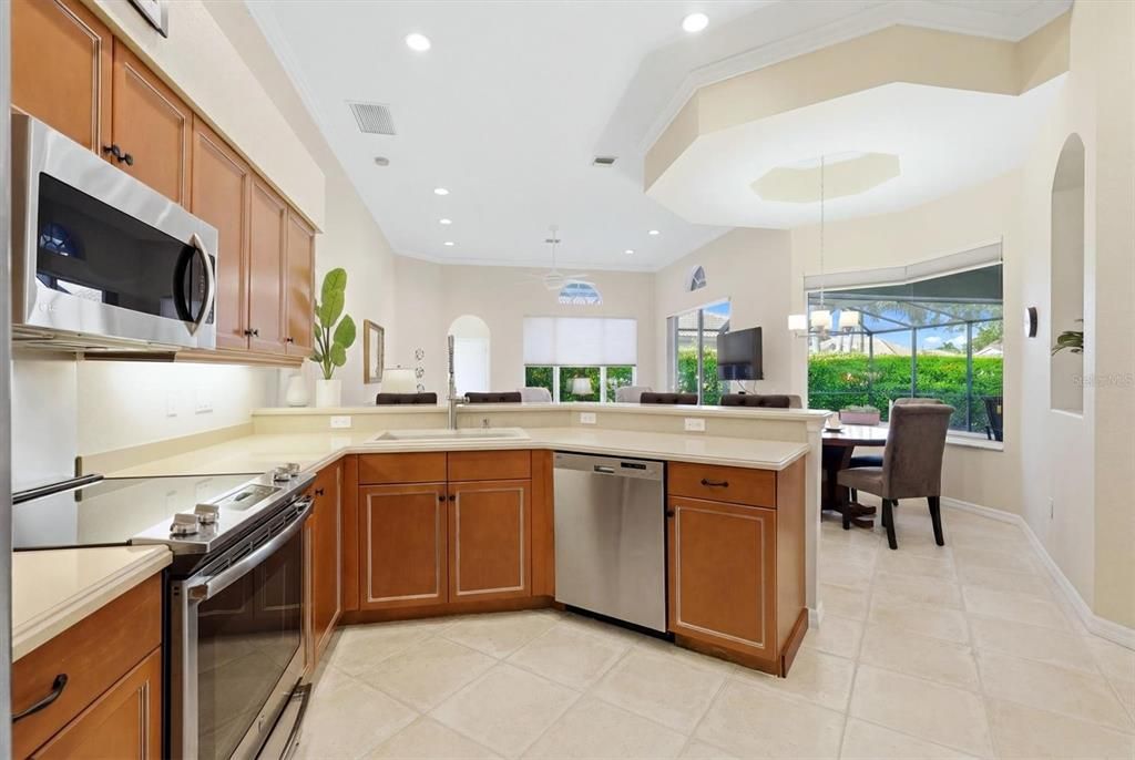 Activo con contrato: $632,500 (3 camas, 3 baños, 2605 Pies cuadrados)
